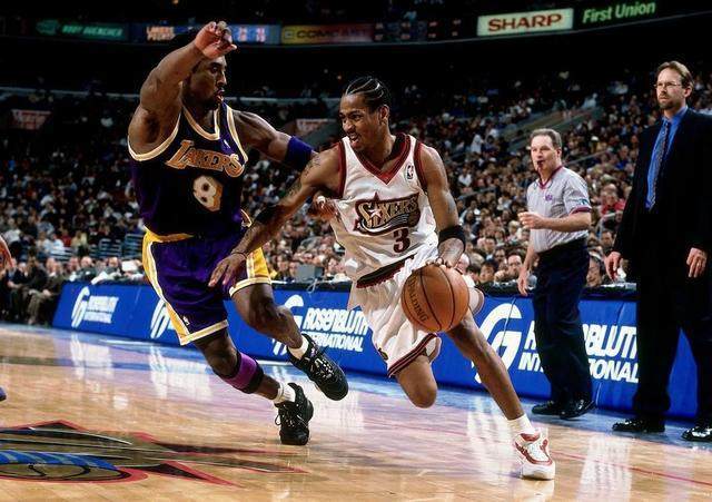 金州勇士在主场134-117击败犹他爵士，终结三连败，展现强大韧性与高效进攻。（勇士主场134-117力克爵士，止三连败，展现韧性与高效火力）