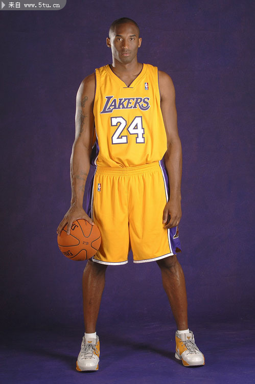 邮报：曼联希望姆伯莫等人对伯恩茅斯后去非洲杯，将进行谈判（邮报：曼联希望姆伯莫等人对阵伯恩茅斯后再赴非洲杯，将展开谈判）