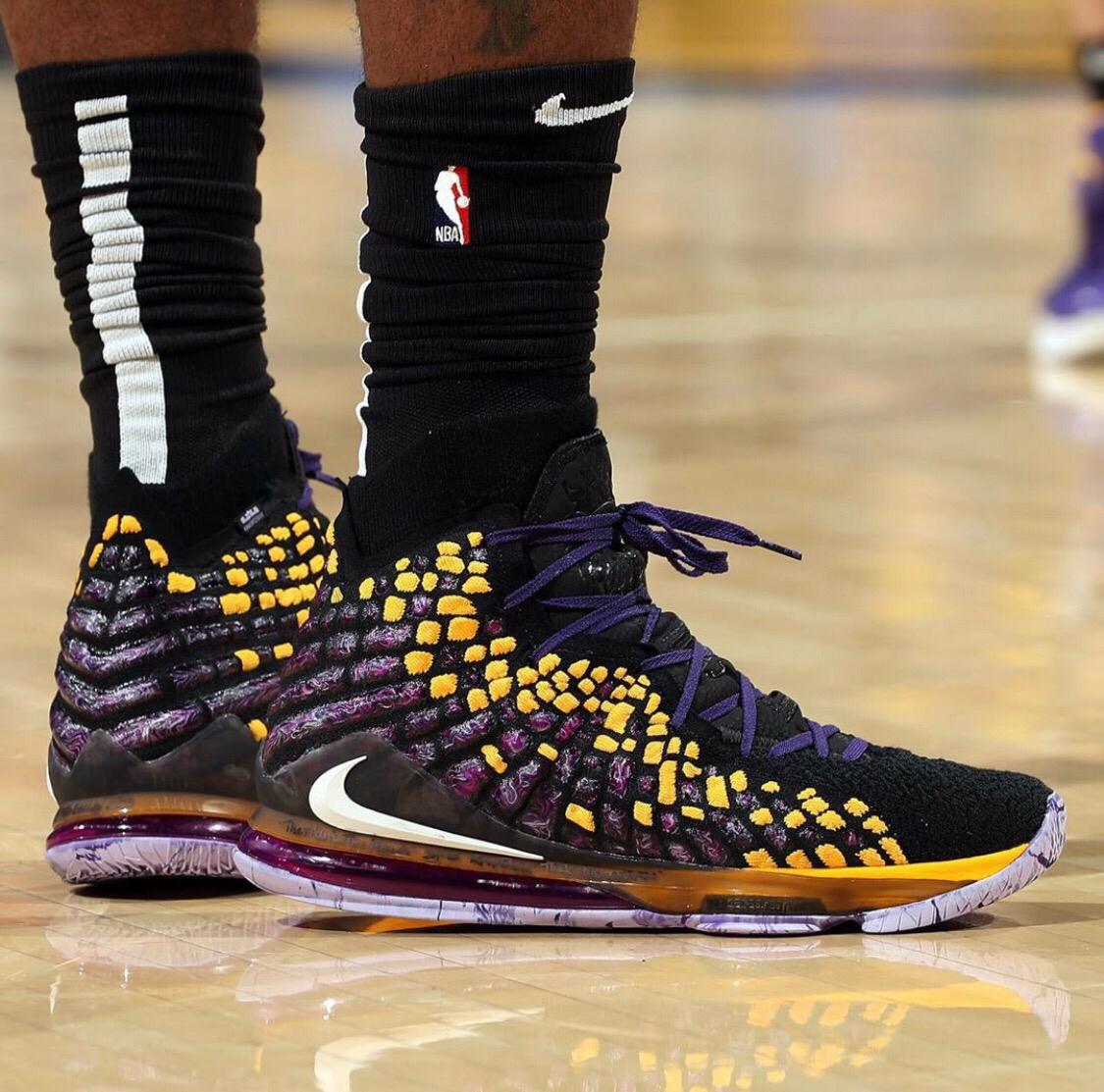 环足奖年度最佳前锋最终8人候选：登贝莱、亚马尔、姆巴佩在列（环足奖年度最佳前锋八强出炉：姆巴佩、登贝莱、亚马尔入围）