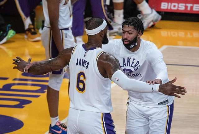 梅婷一家四口前往伯纳乌观战皇马vs尤文，女儿表示看完有点困（梅婷一家四口现身伯纳乌观战皇马对尤文，女儿称看完有点困）