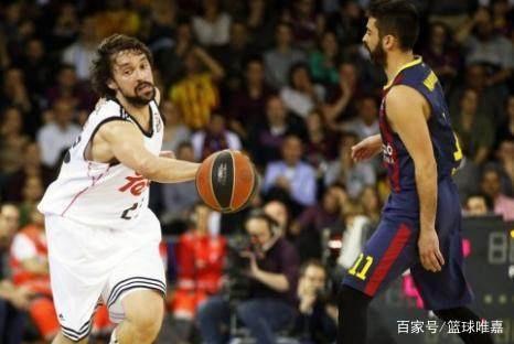 劳塔罗进球后比出A字，把进球献给受伤的前队友阿什拉夫（劳塔罗破门后比出“A”手势，将进球献给受伤的前队友阿什拉夫）